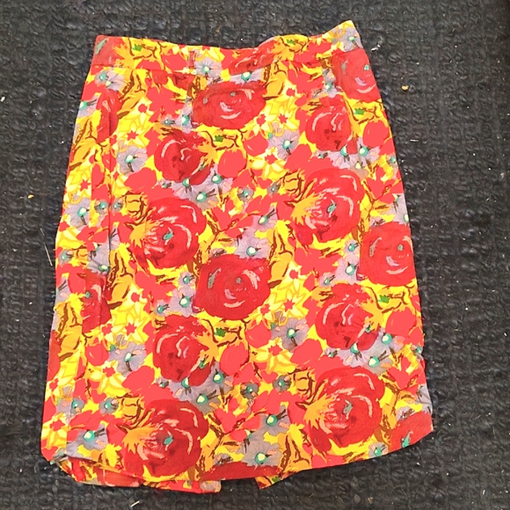 Back Zip Vibrant Floral Pencil Skirt 🌺 Size M